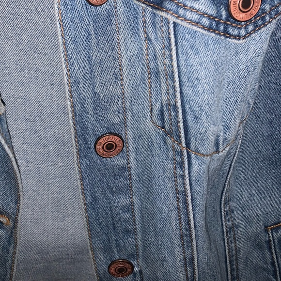 Jean jacket with fuzzy collar - Picture 4 of 4